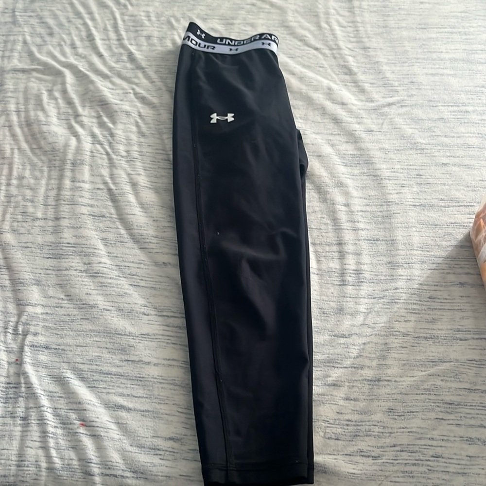 Under armor, girls leggings cropped